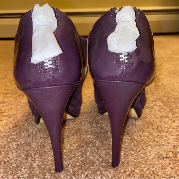 Michael Kors Elena Cross Heel - Picture 7 of 9